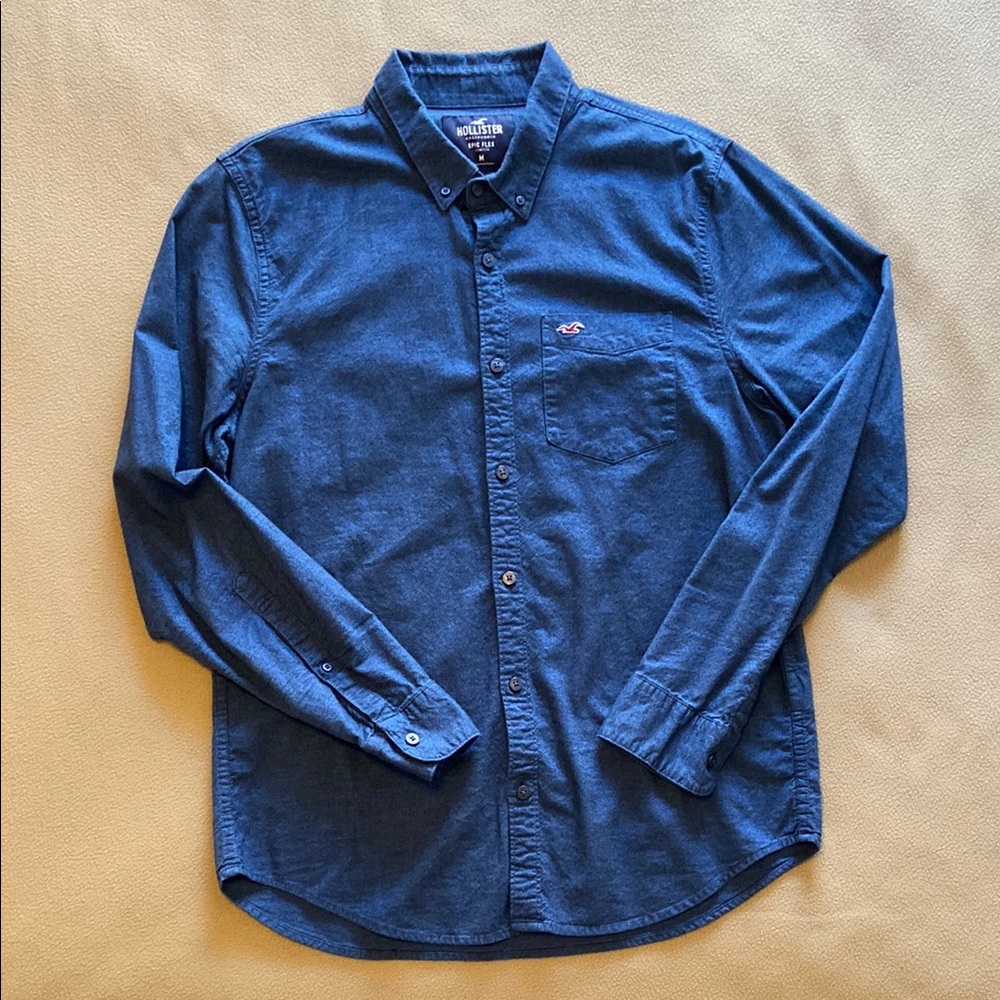 Hollister Men's Button-down. Size Medium.